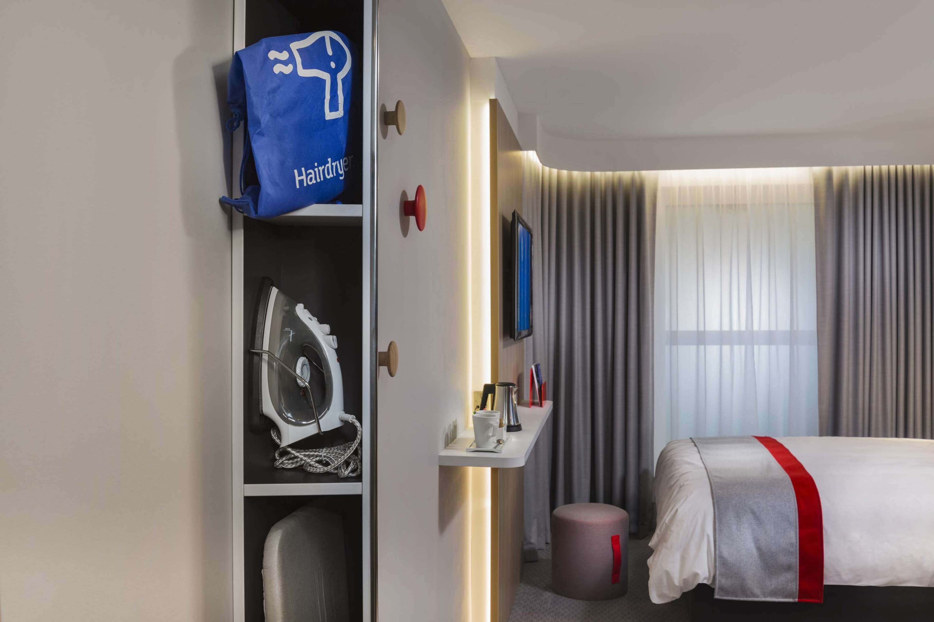 holiday inn express belfast city by ihg