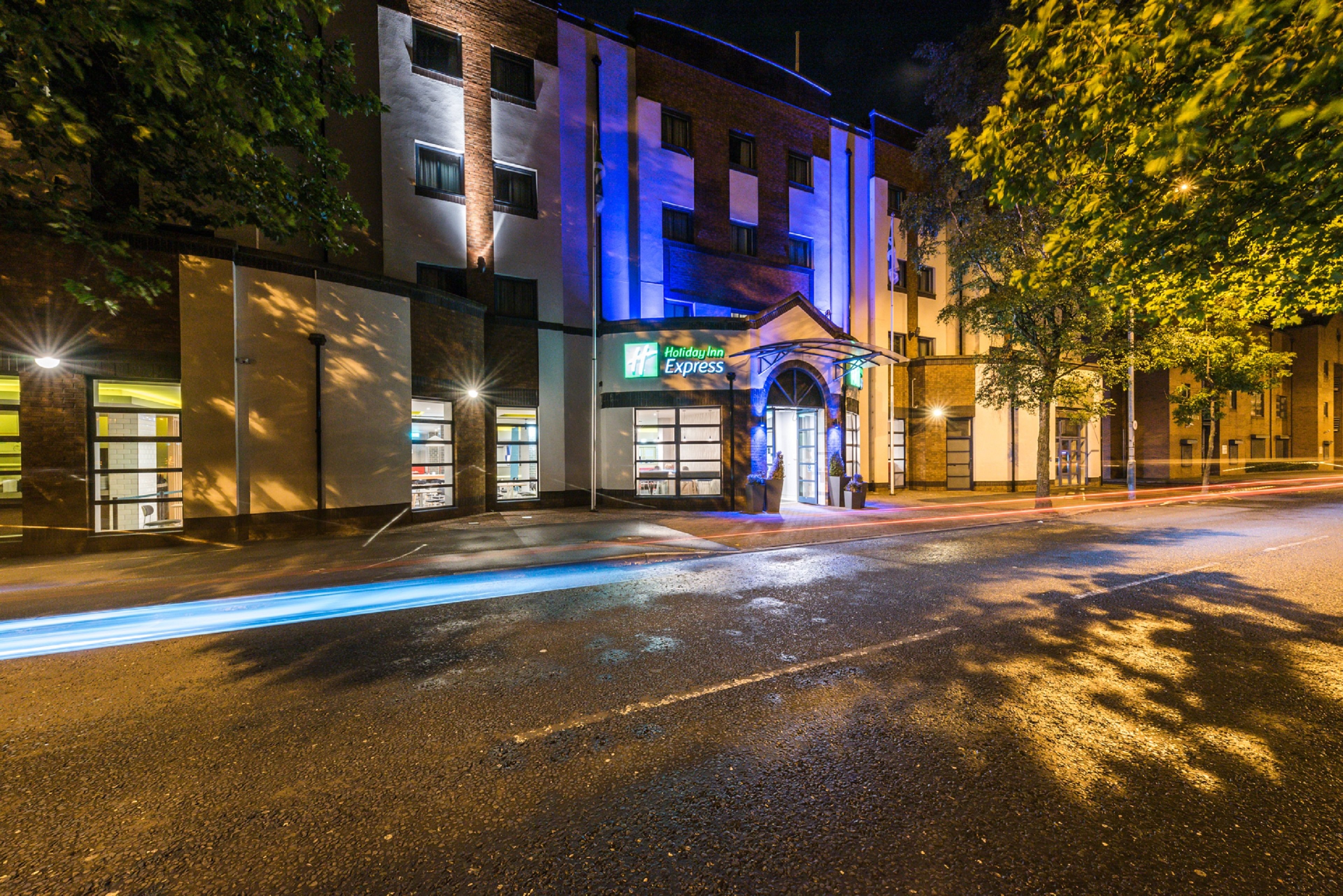 holiday inn express belfast city by ihg