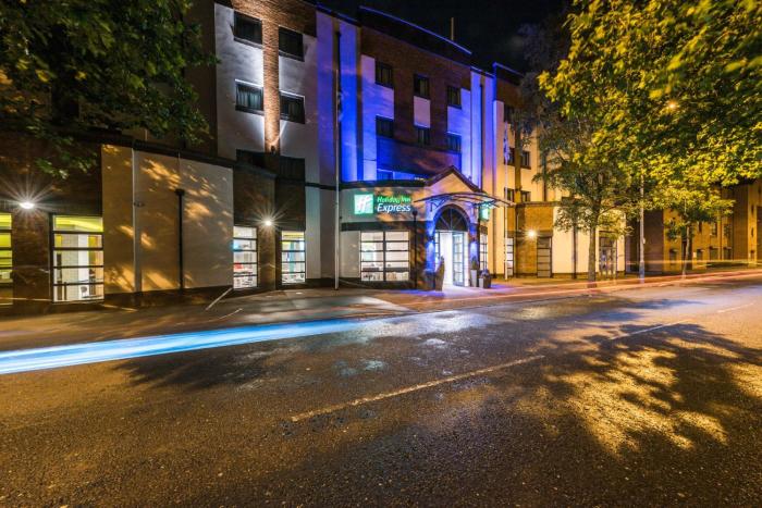 holiday inn express belfast city by ihg
