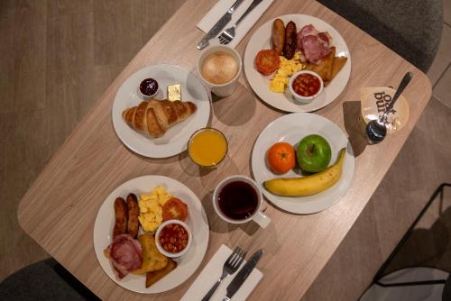 holiday inn express belfast city by ihg