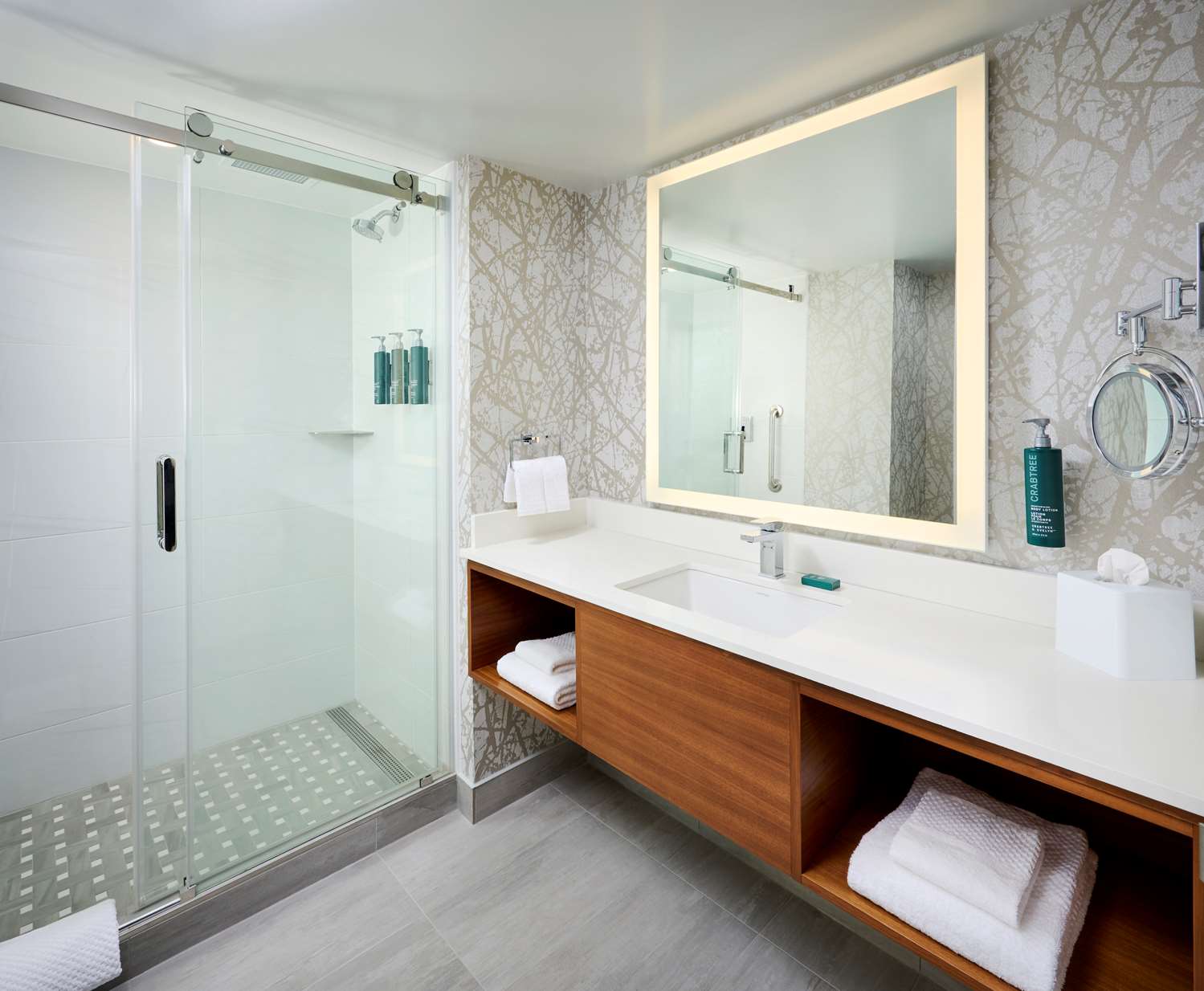doubletree by hilton windsor hotel and suites