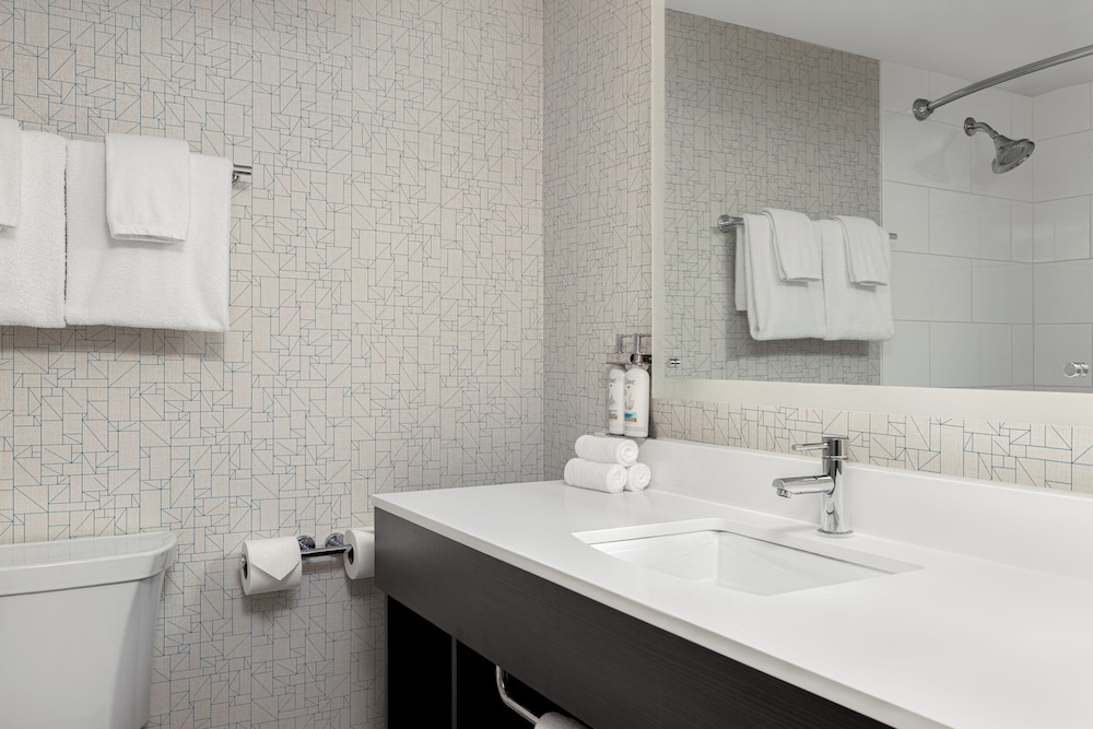 holiday inn express windsor waterfront by ihg