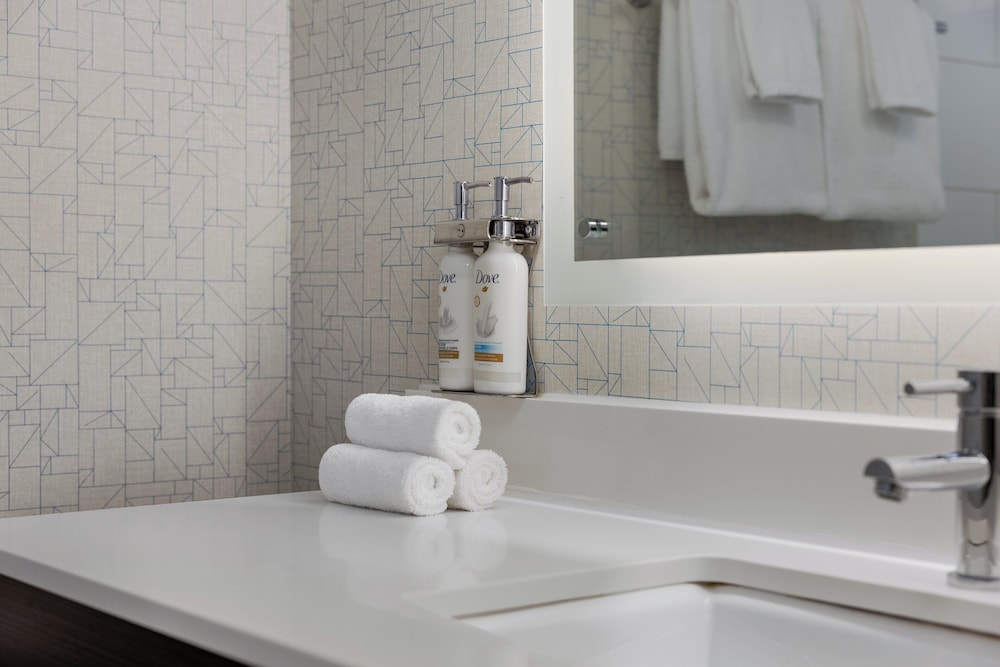 holiday inn express windsor waterfront by ihg