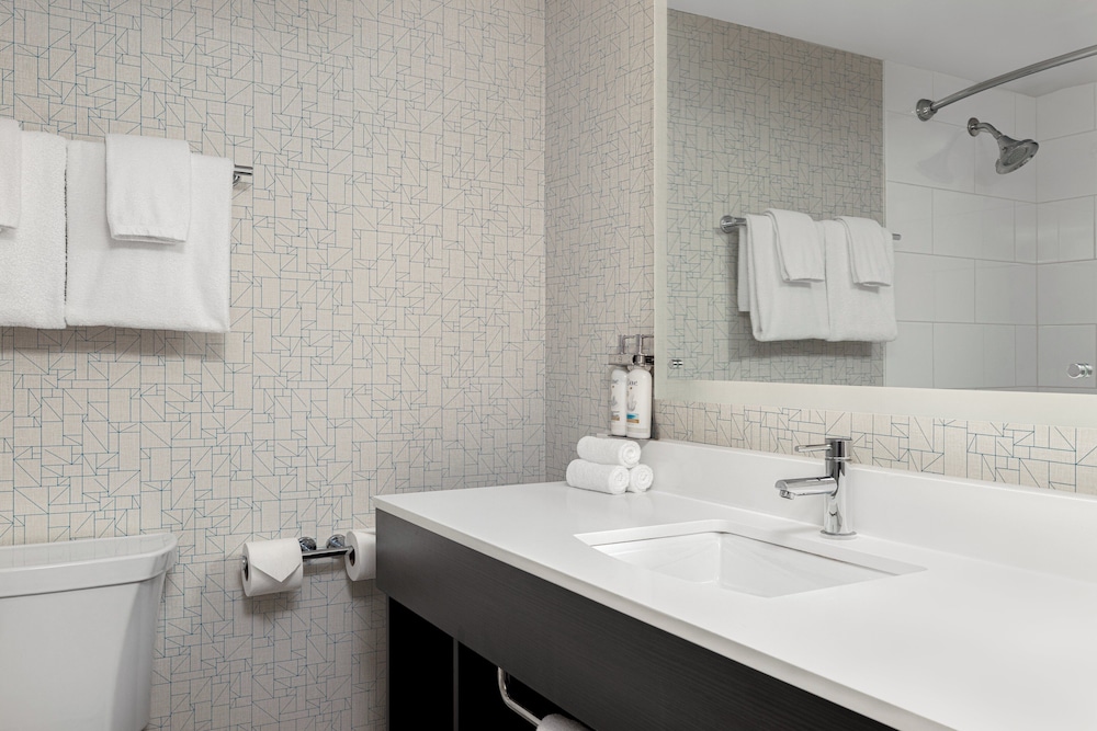 holiday inn express windsor waterfront by ihg