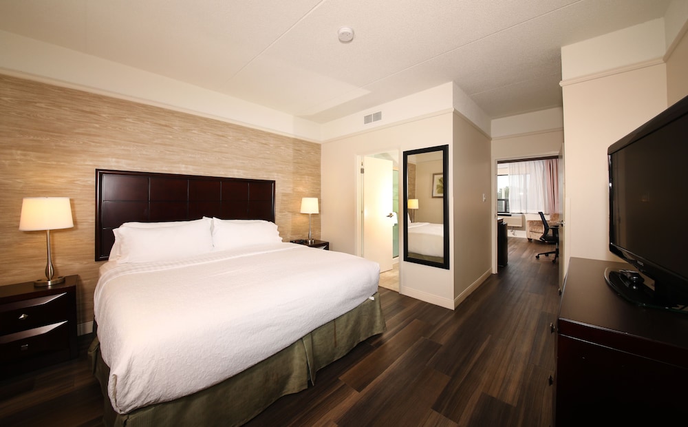 holiday inn and suites windsor ambassador bridge by ihg