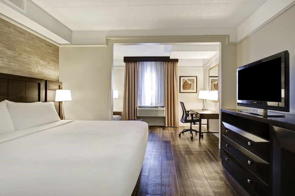 holiday inn and suites windsor ambassador bridge by ihg