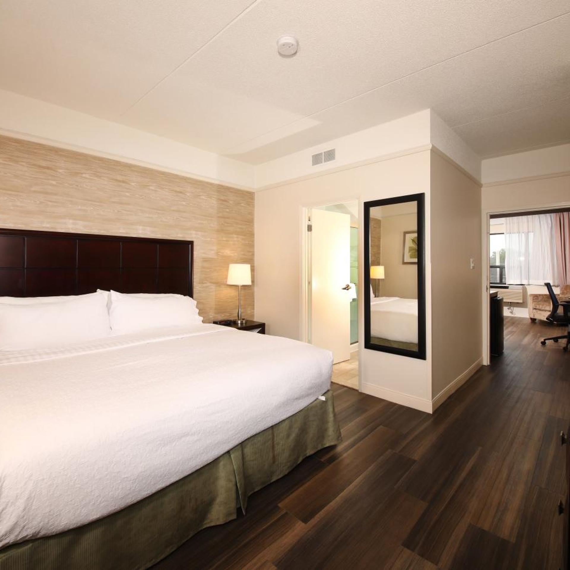 holiday inn and suites windsor ambassador bridge by ihg