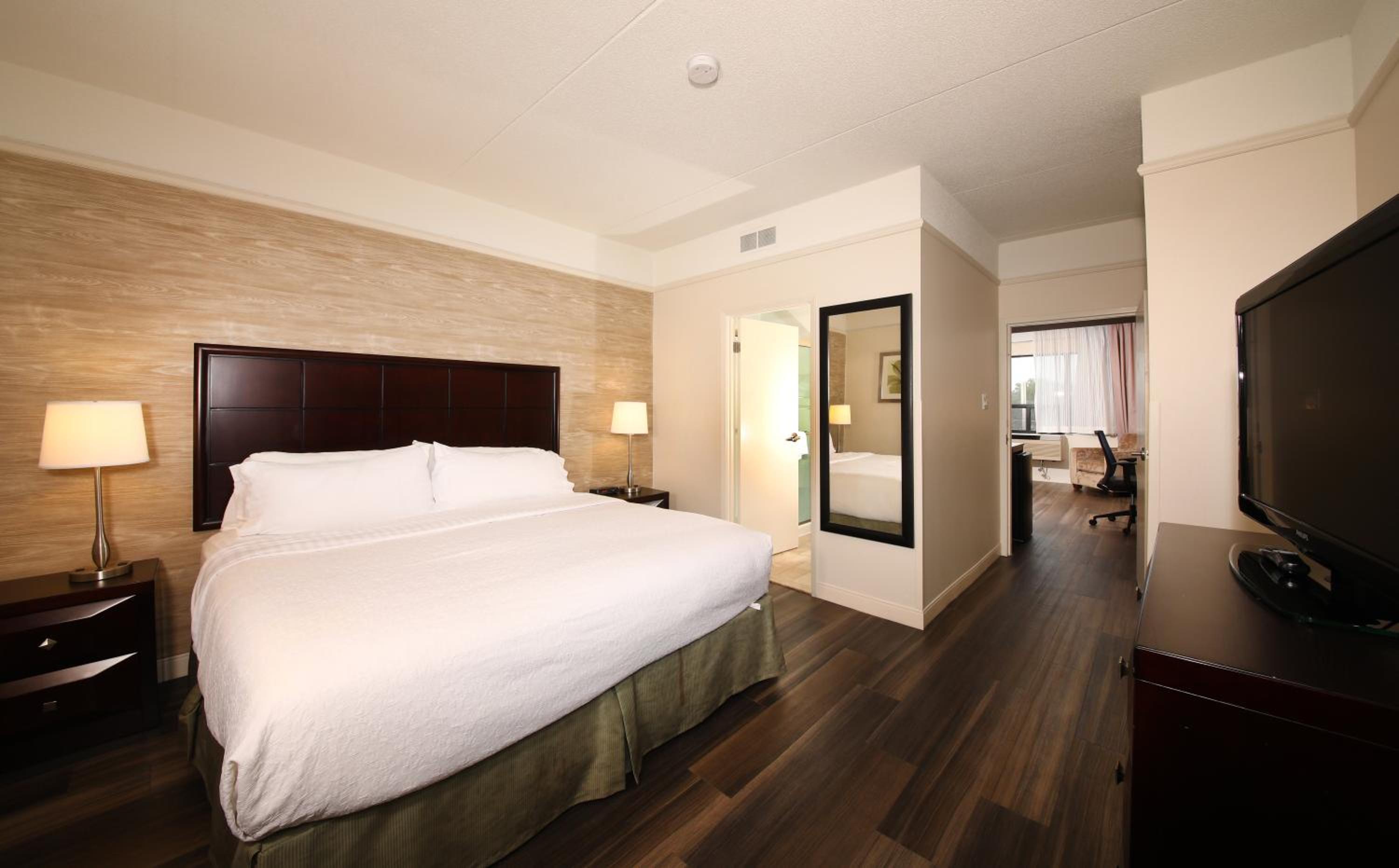 holiday inn and suites windsor ambassador bridge by ihg