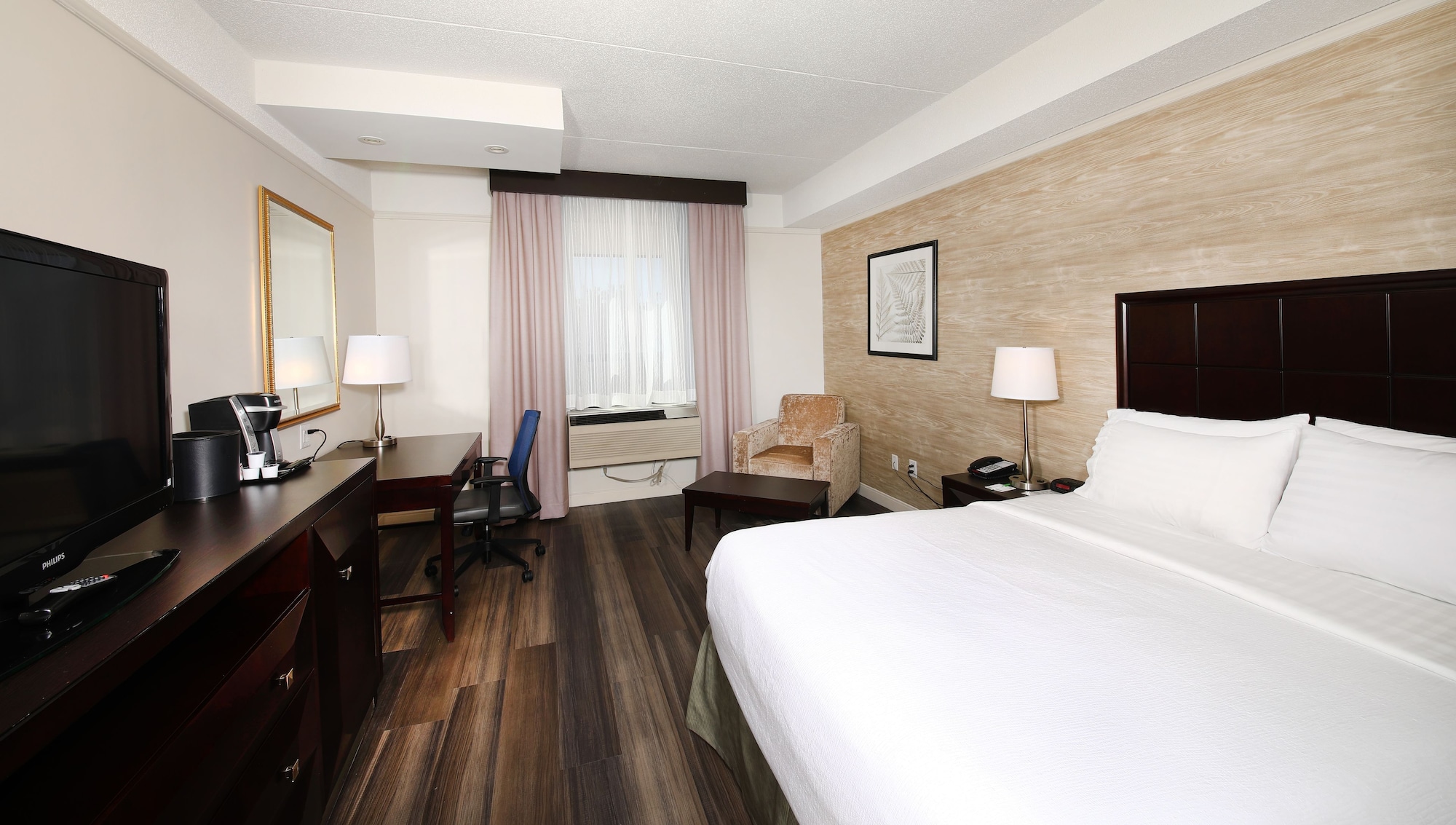 holiday inn and suites windsor ambassador bridge by ihg