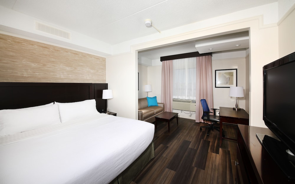 holiday inn and suites windsor ambassador bridge by ihg