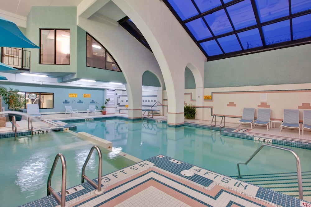 holiday inn and suites windsor ambassador bridge by ihg