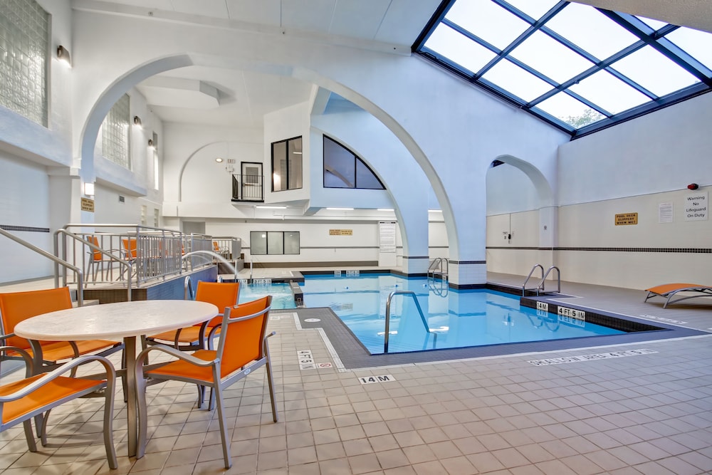 holiday inn and suites windsor ambassador bridge by ihg