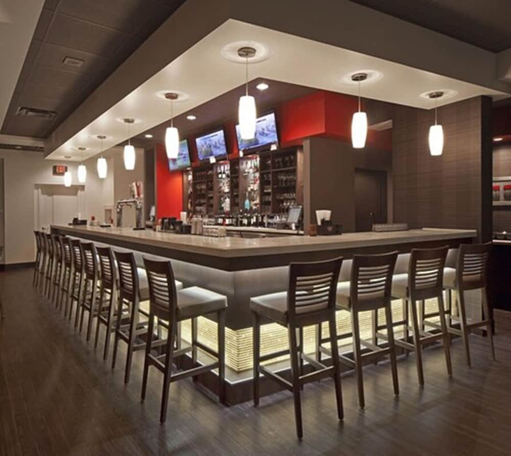 holiday inn and suites windsor ambassador bridge by ihg