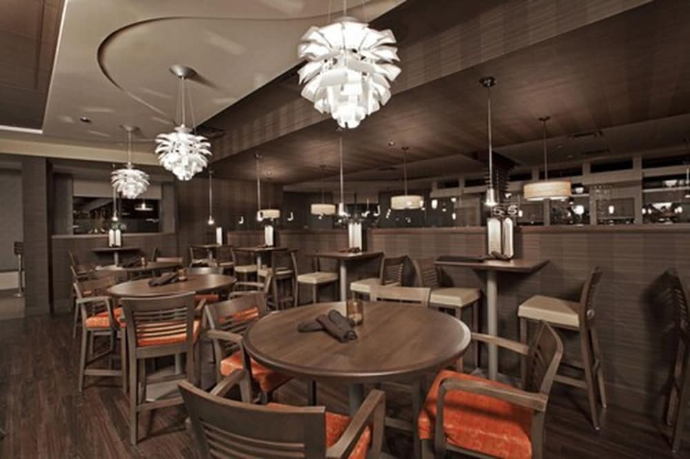 holiday inn and suites windsor ambassador bridge by ihg