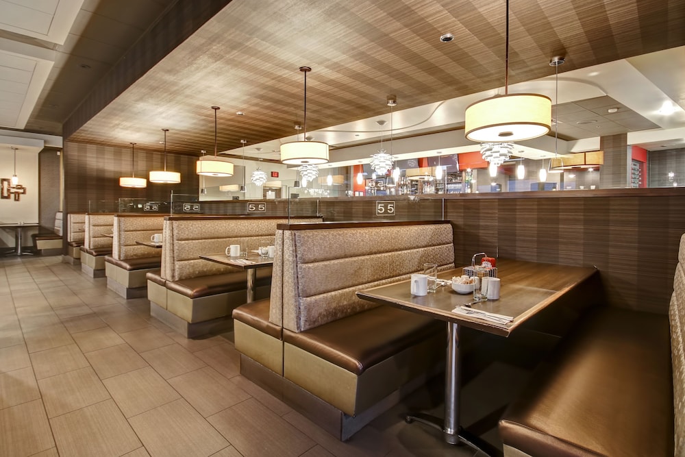 holiday inn and suites windsor ambassador bridge by ihg