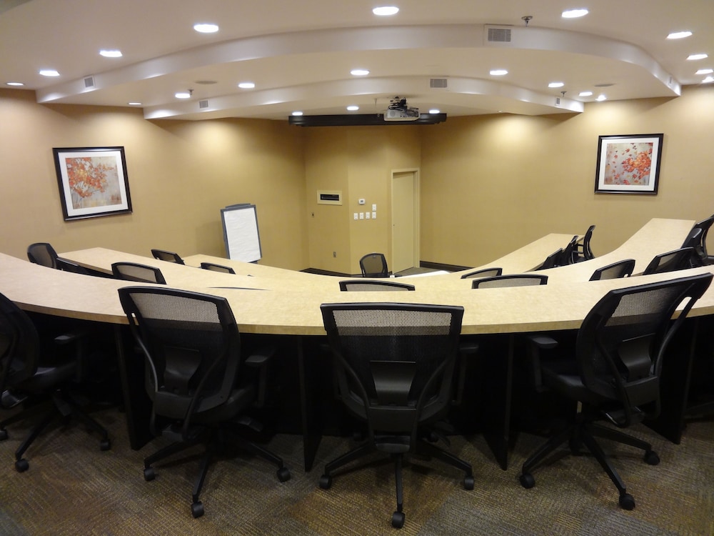holiday inn and suites windsor ambassador bridge by ihg