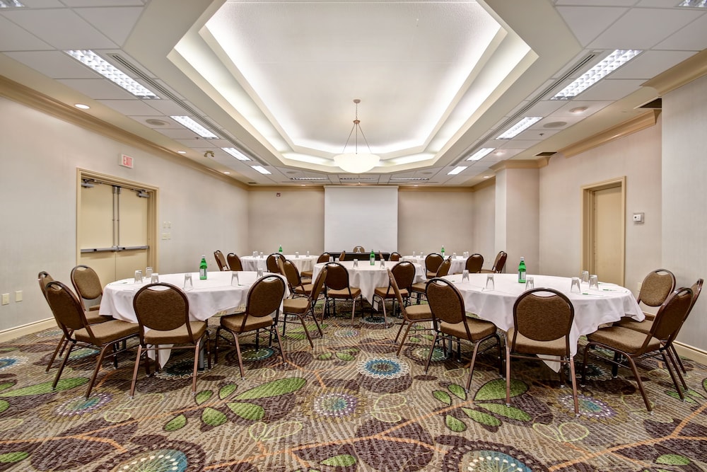 holiday inn and suites windsor ambassador bridge by ihg