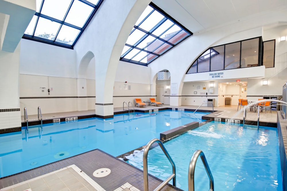 holiday inn and suites windsor ambassador bridge by ihg