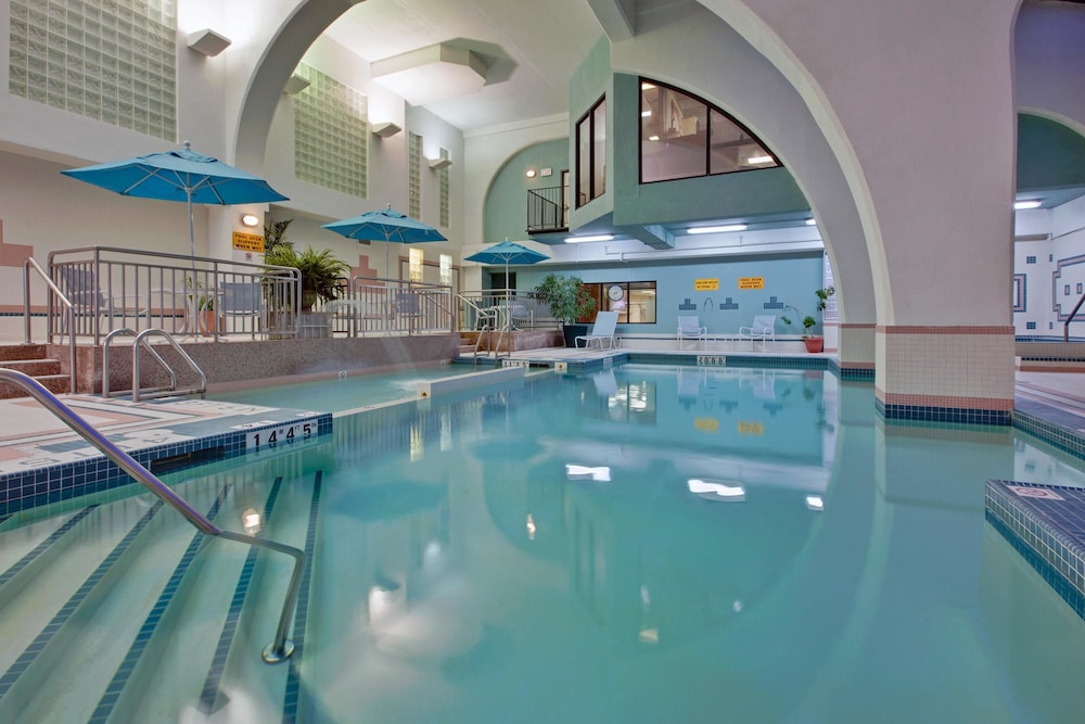 holiday inn and suites windsor ambassador bridge by ihg