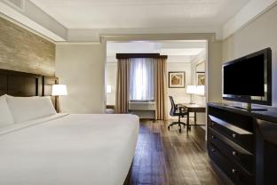 holiday inn and suites windsor ambassador bridge by ihg