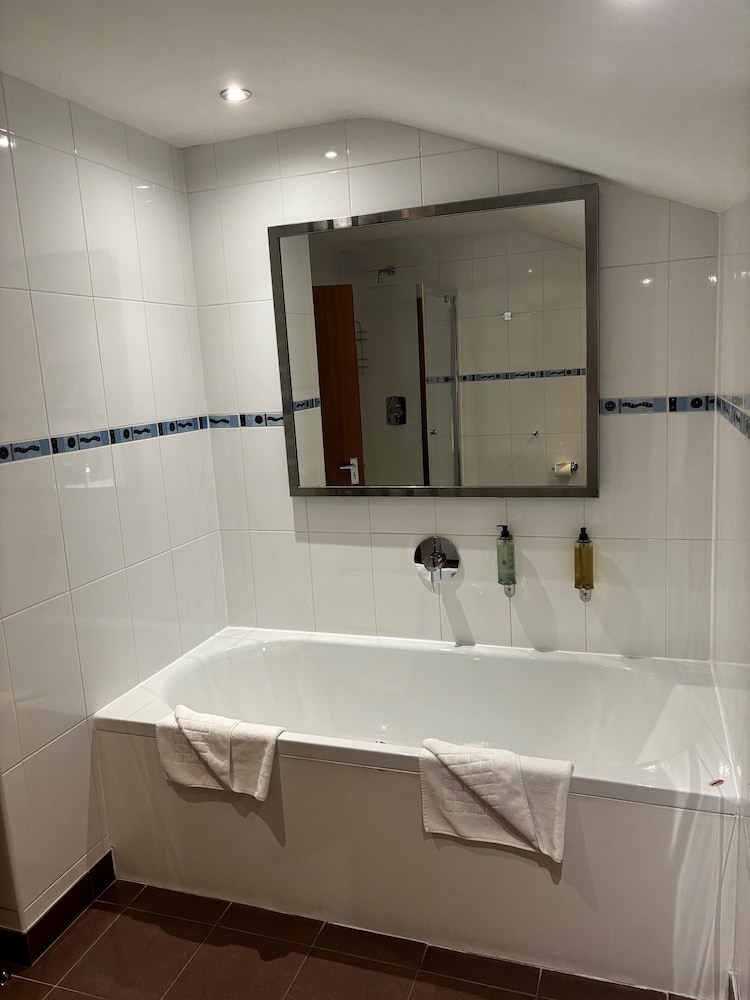 holiday inn ellesmere port by ihg