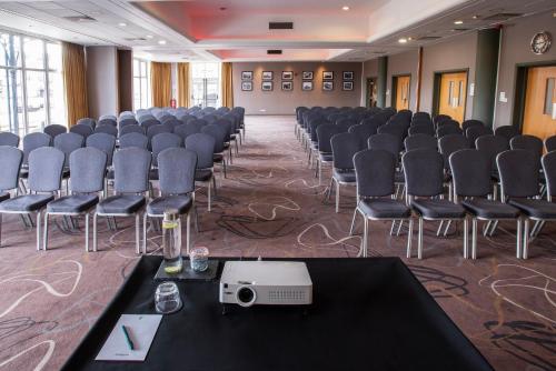 holiday inn ellesmere port by ihg