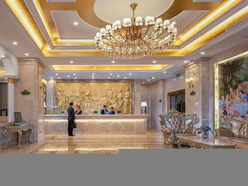 vienna hotel yueyang east railway station store