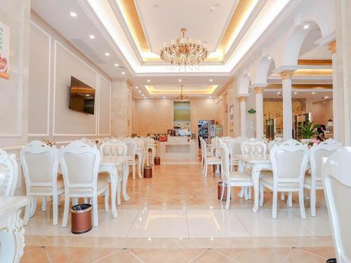 vienna hotel yueyang east railway station store