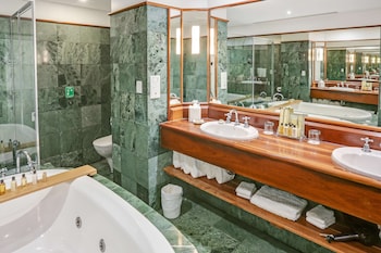 shangri la the marina cairns