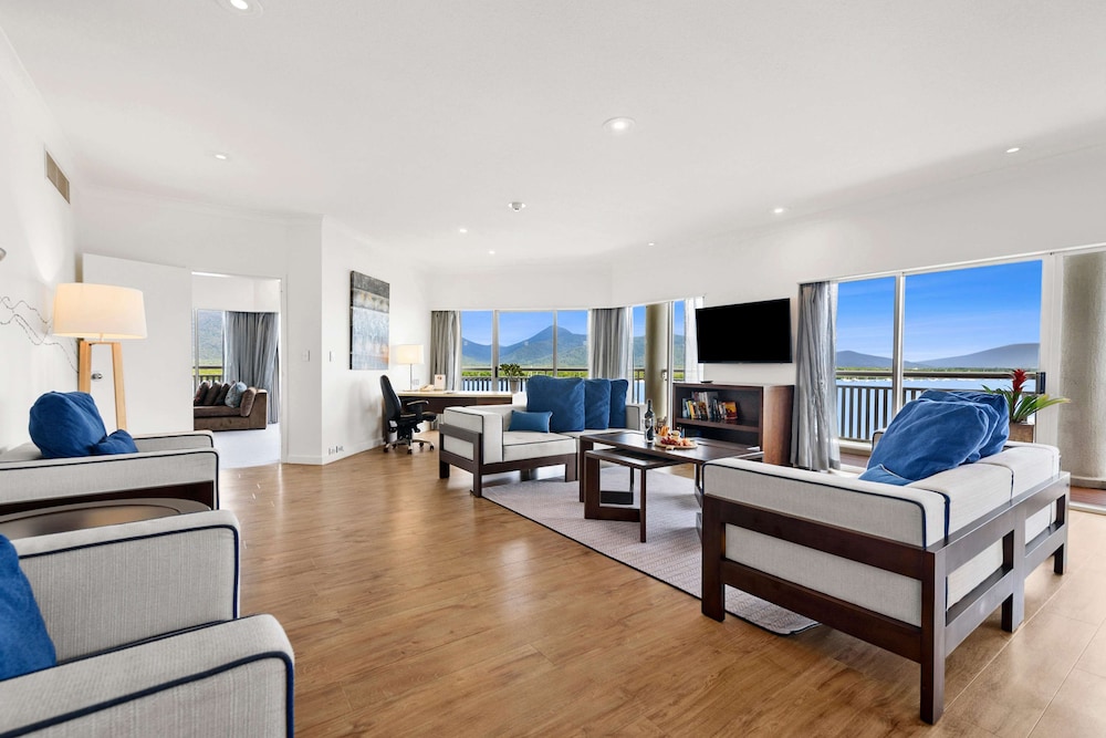 shangri la the marina cairns