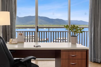 shangri la the marina cairns