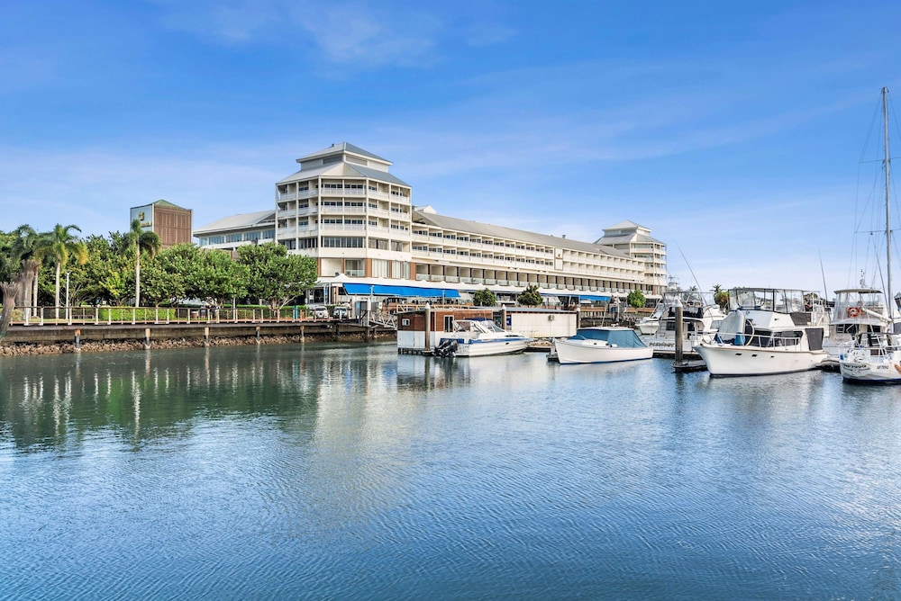 shangri la the marina cairns