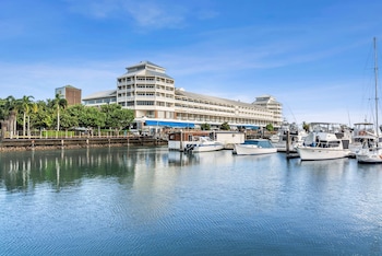 shangri la the marina cairns