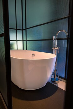 be house suites and spa by nobile