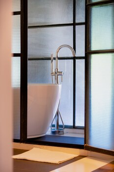 be house suites and spa by nobile