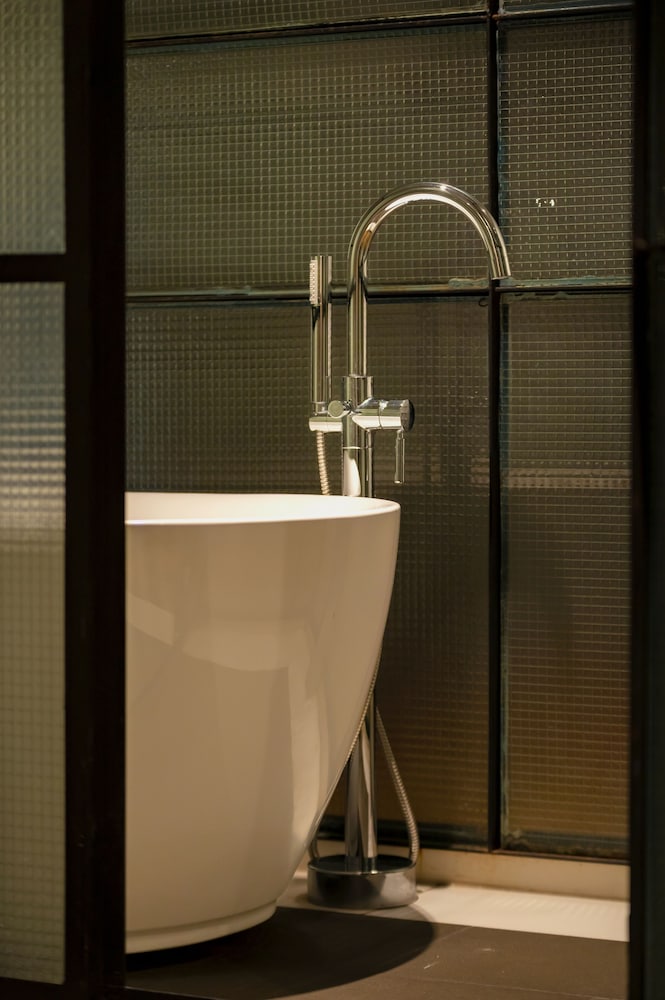 be house suites and spa by nobile