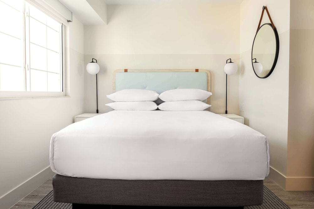 hampton by hilton grand cayman seven mile beach