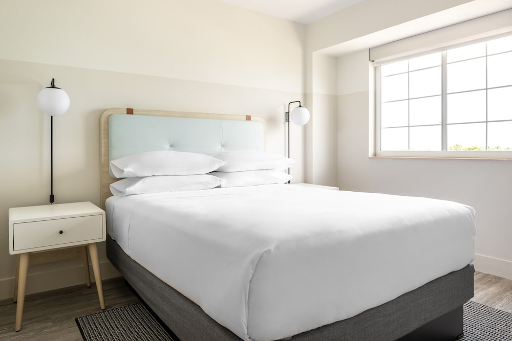 hampton by hilton grand cayman seven mile beach