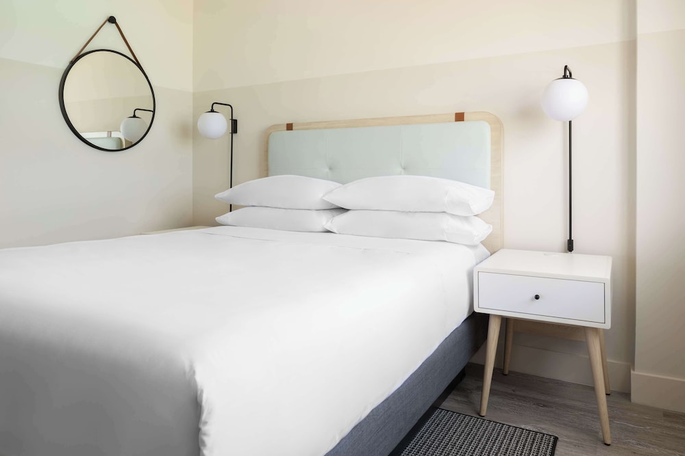 hampton by hilton grand cayman seven mile beach