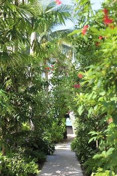 hampton by hilton grand cayman seven mile beach