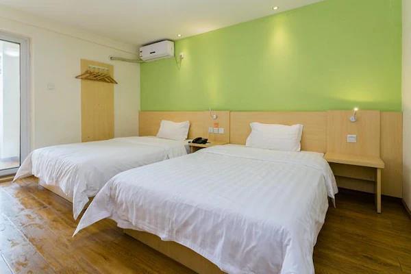 7 days hotel chengdu east railway station east plaza branch