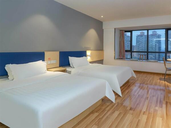 7 days hotel chengdu east railway station east plaza branch