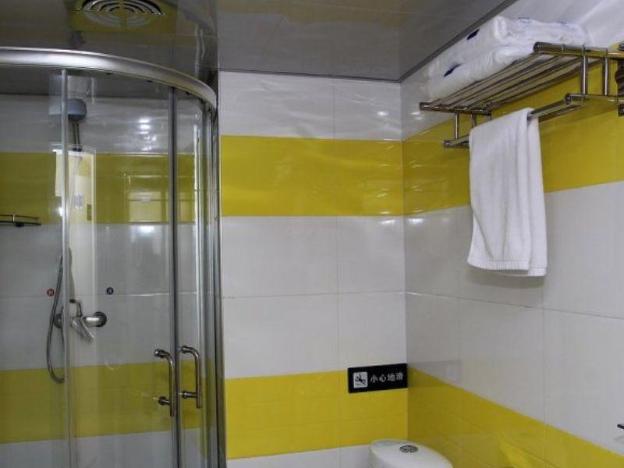 7 days hotel chengdu east railway station east plaza branch