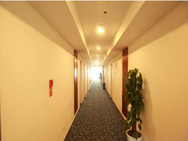 7 days hotel chengdu east railway station east plaza branch