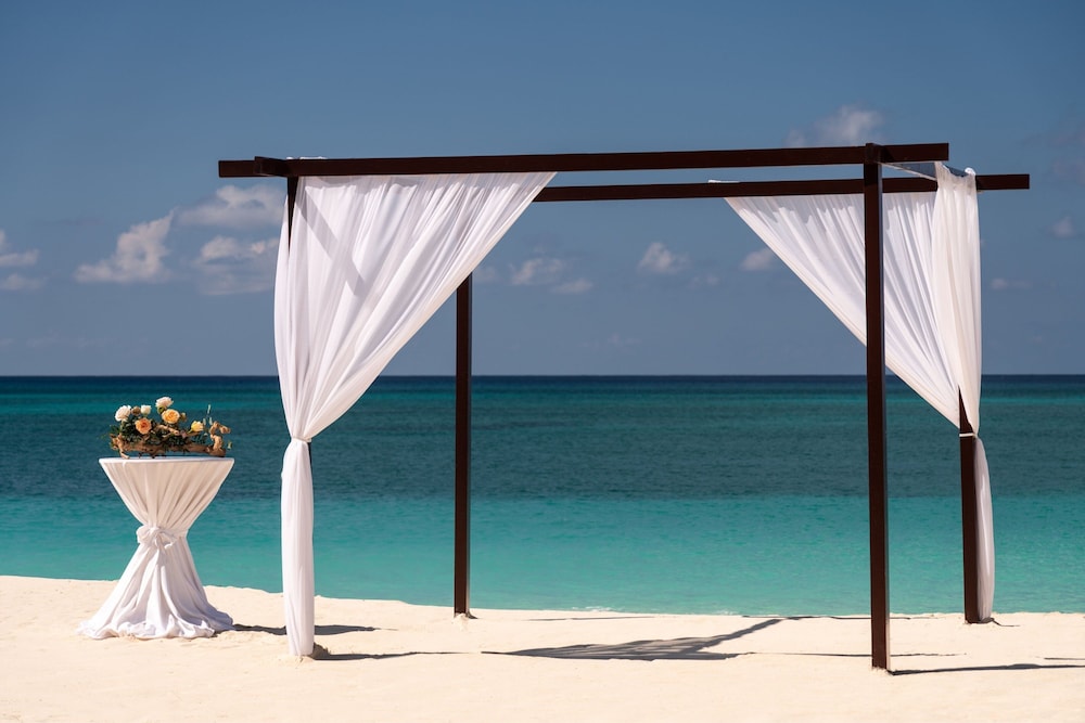 the ritz carlton grand cayman