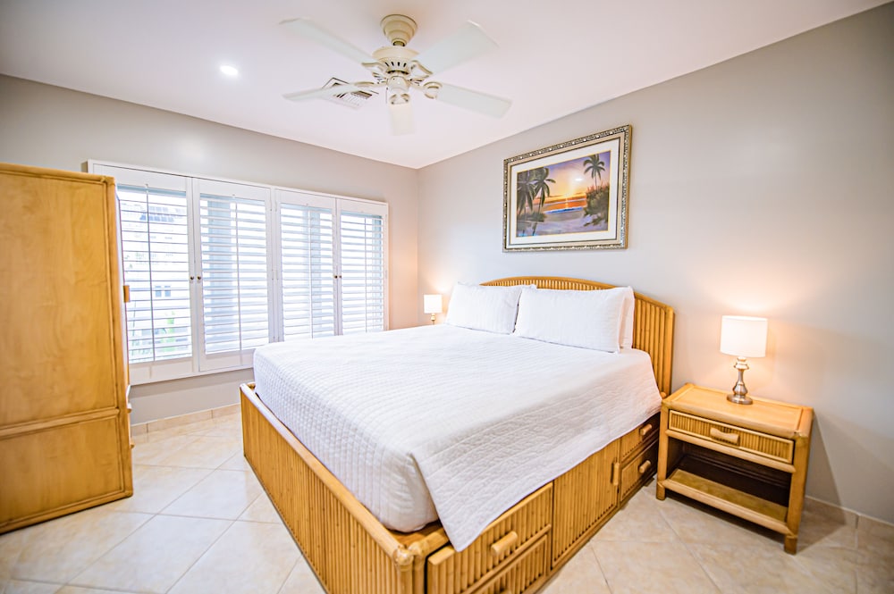 seven mile beach resort and club