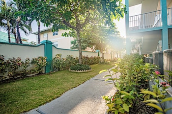 seven mile beach resort and club