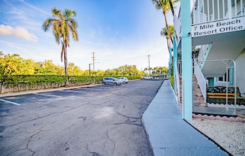 seven mile beach resort and club