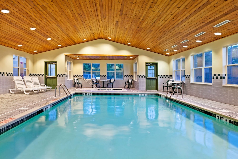 Country Inn & Suites By Radisson, Harrisburg Northeast - Hershey,Fort Indiantown Gap>>Dauphin,3 star