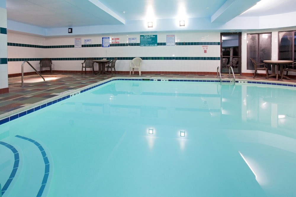 holiday inn express and suites colorado springs north by ihg